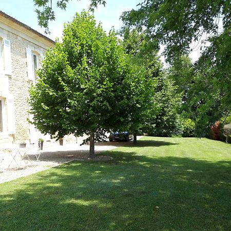 Bed and Breakfast La Gentilhommiere Saint-Aubin-de-Branne Esterno foto